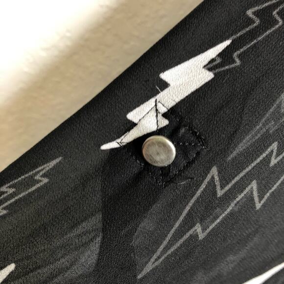 Torrid black white lightning sheer button down top size 5 or 5X - Picture 7 of 15